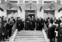 1.2 Eröffnung der Anstalt Steinhof am 8. 10. 1907 durch Thronfolger Erzherzog Franz Ferdinand, Niederösterreichs Statthalter Graf Kielmansegg und Wiens Bürgermeister Lueger